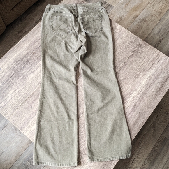 Chico's Platinum Denim Ultimate Fit Barely Flare Jeans Olive Green Size 0.5 - Picture 3 of 7